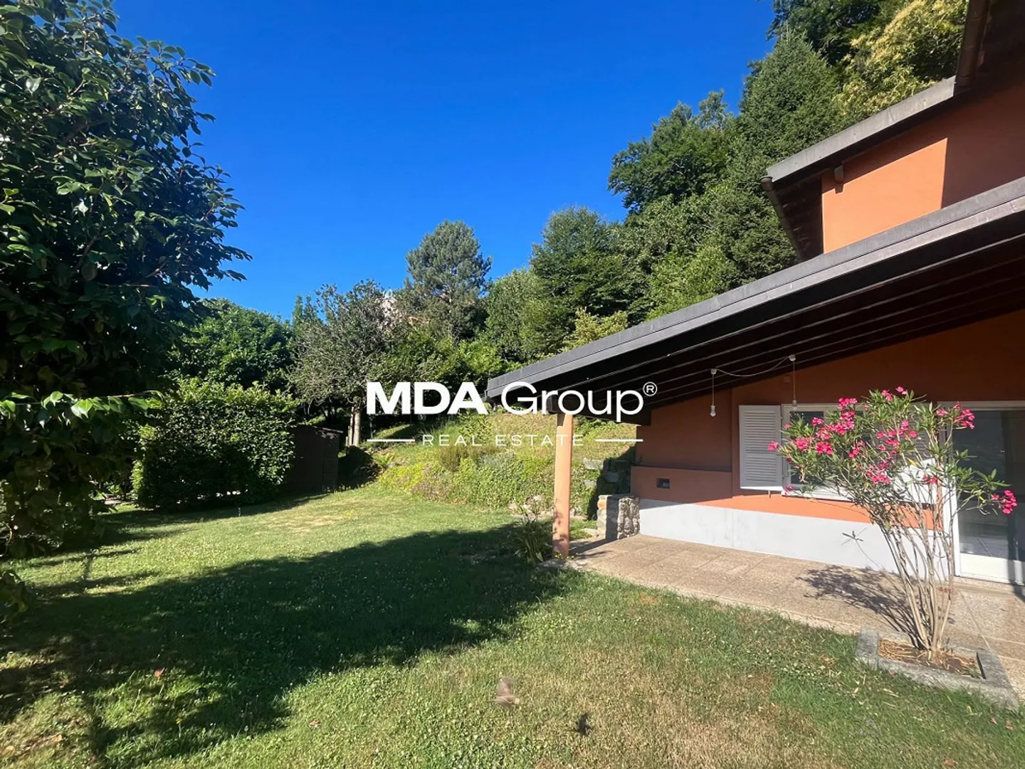 Exklusive Villa in Montagnola - Foto 2 von 13