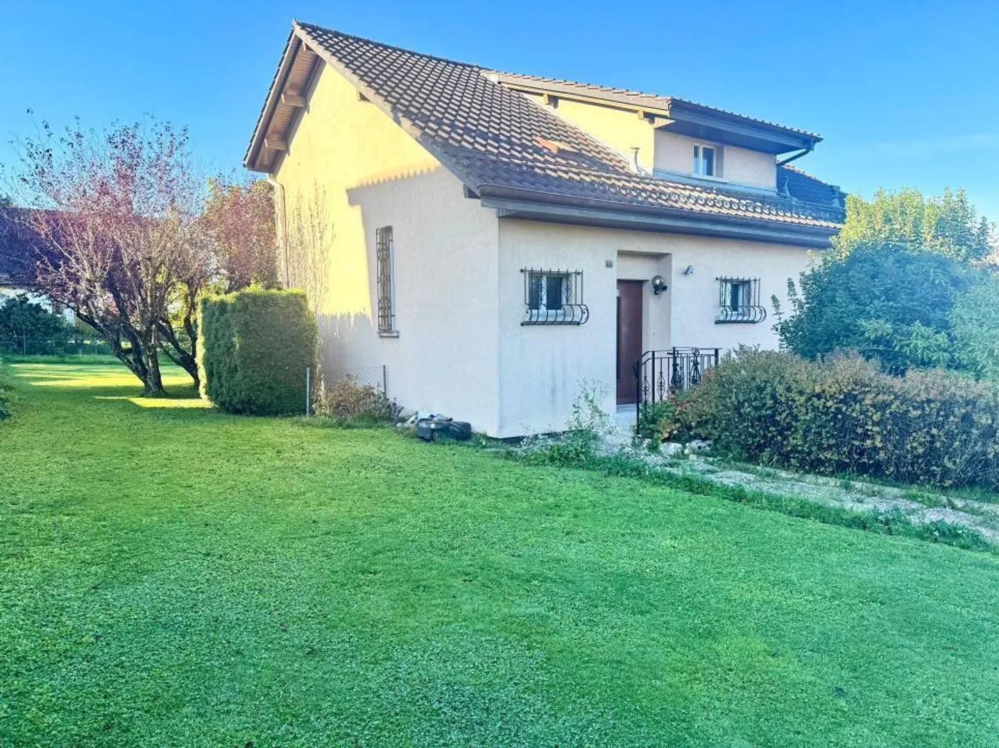 Einfamilienhaus mit 4,5 Zimmern + Büro mit großem Potenzial - Foto 1 von 5