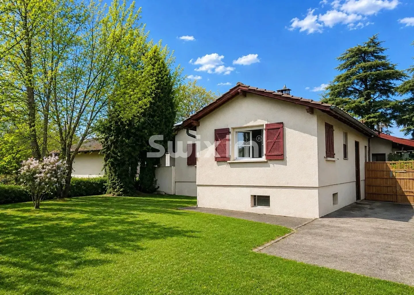 Charming Renovation Opportunity - Photo 3 of 6