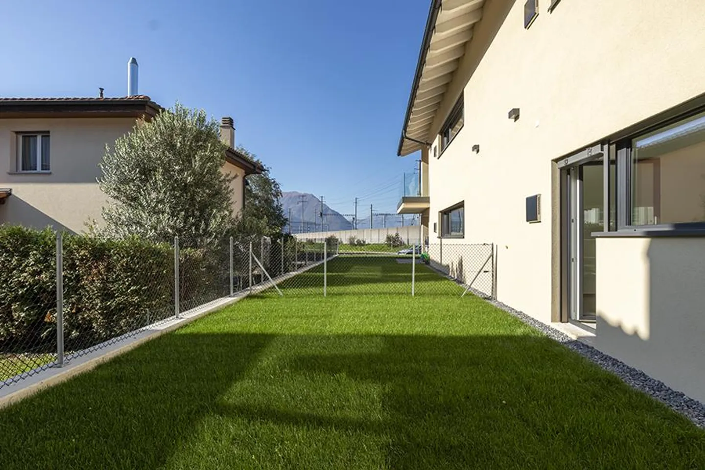 MODERN 3.5 ROOMS WITH GARDEN FOR RENT - Photo 6 of 17