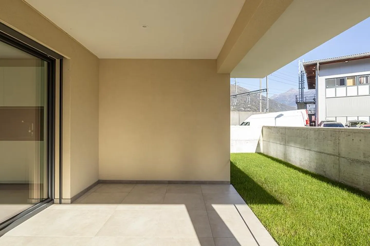 MODERN 3.5 ROOMS WITH GARDEN FOR RENT - Photo 8 of 17