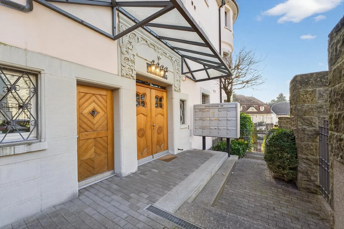 Exclusive, furnished 3.5-room apartment on Zurichberg with lake view - Photo 4 of 13