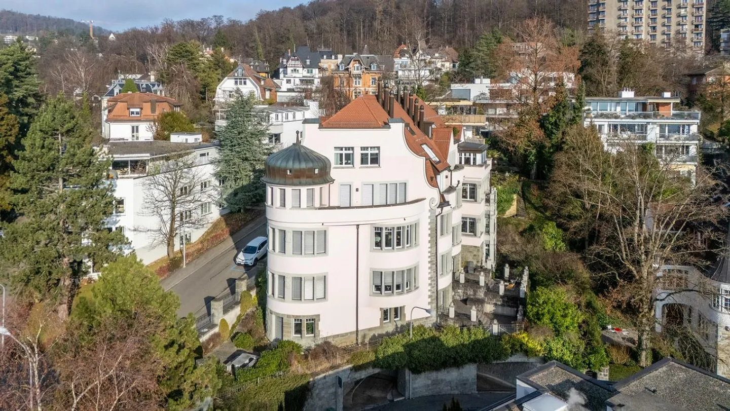 Exclusive, furnished 3.5-room apartment on Zurichberg with lake view - Photo 3 of 13