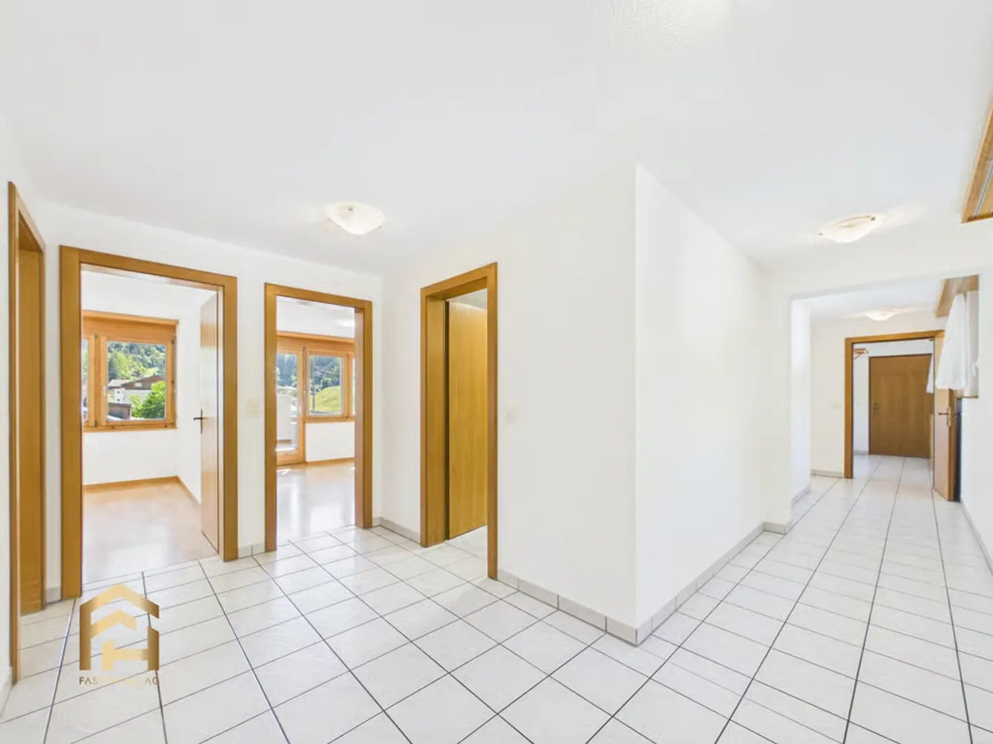 Helle 4.5-Zimmer-Wohnung mit Balkonen - Foto 1 von 13