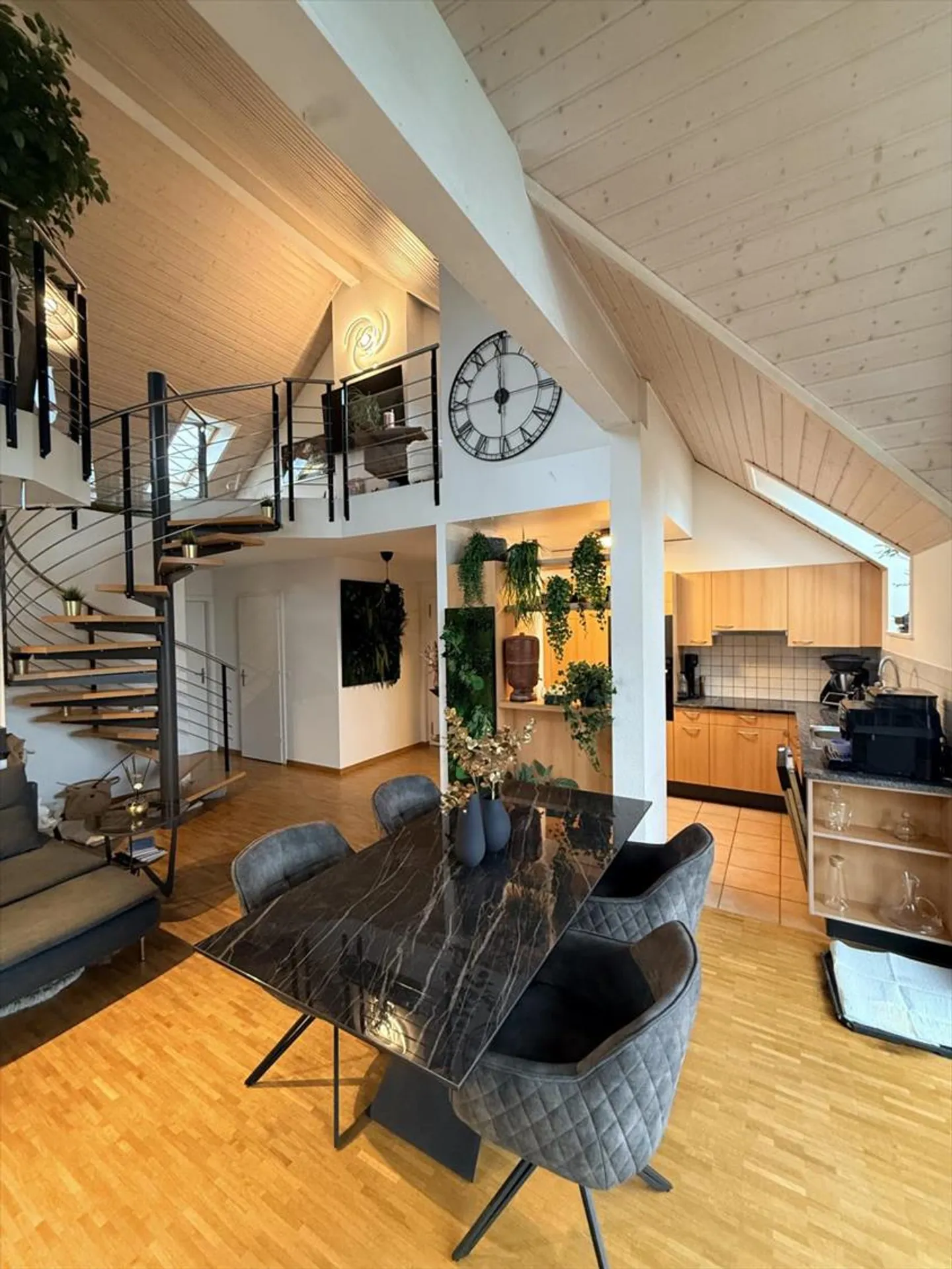 Apartment for rent - Photo 2 of 13