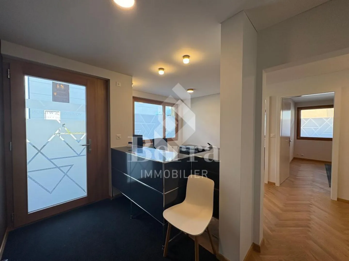 Office in the center of Fully for rent - Photo 1 of 8