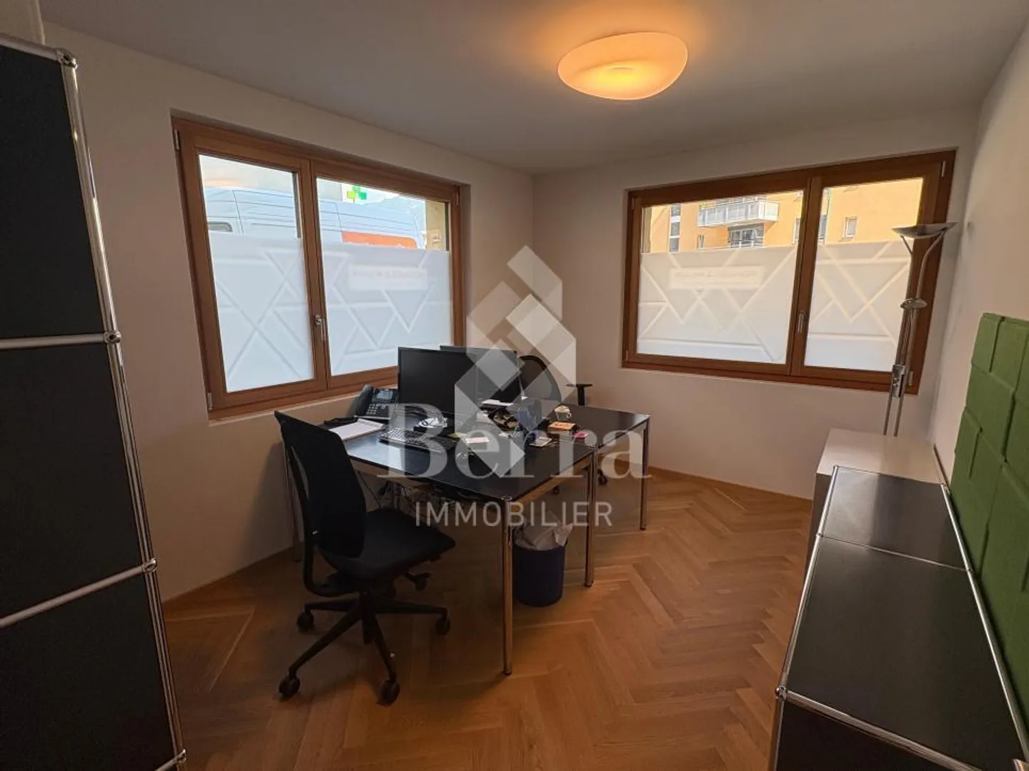 Office in the center of Fully for rent - Photo 2 of 8