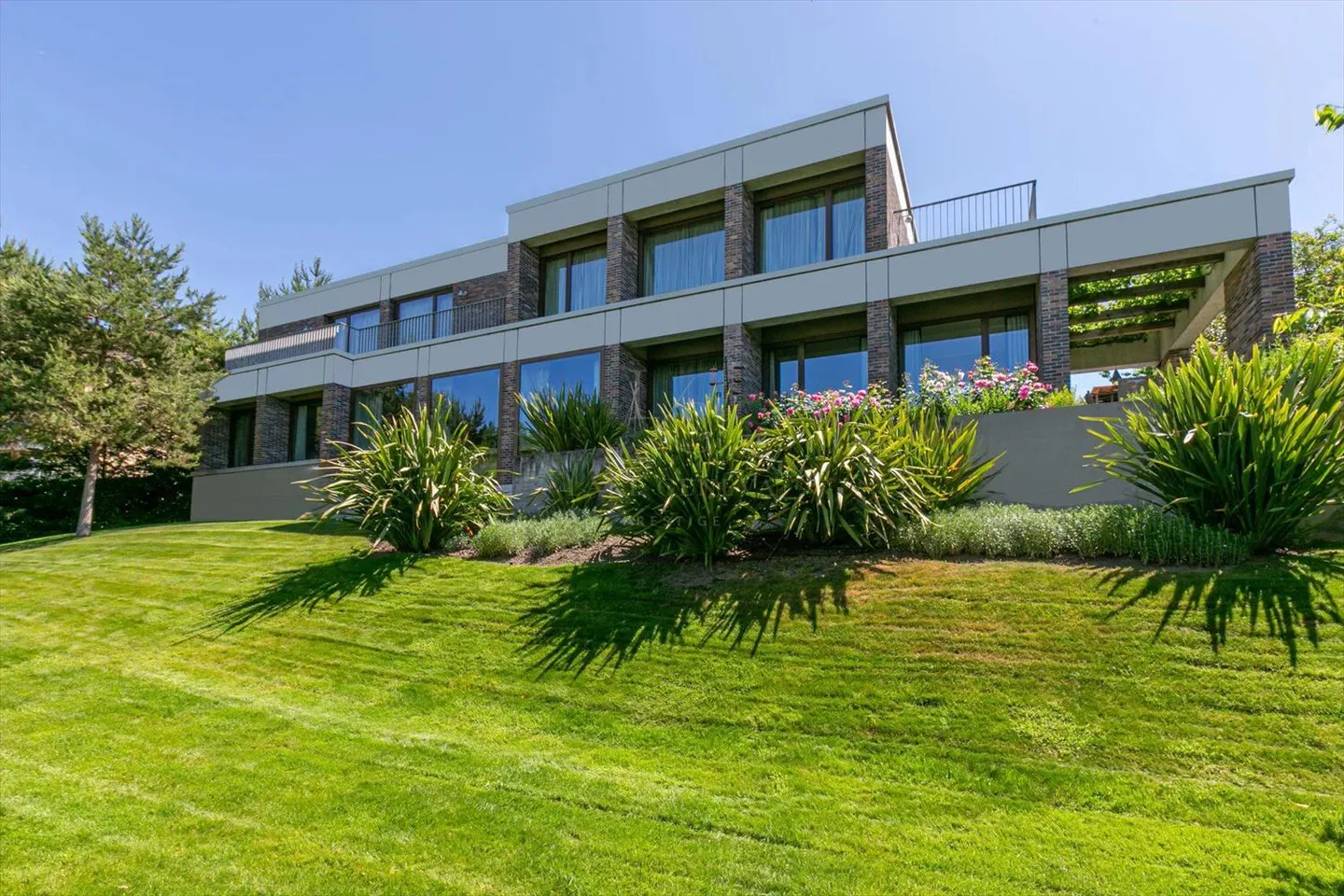 Exklusiv! Architekten-Villa mit Seeblick - Foto 1 von 13