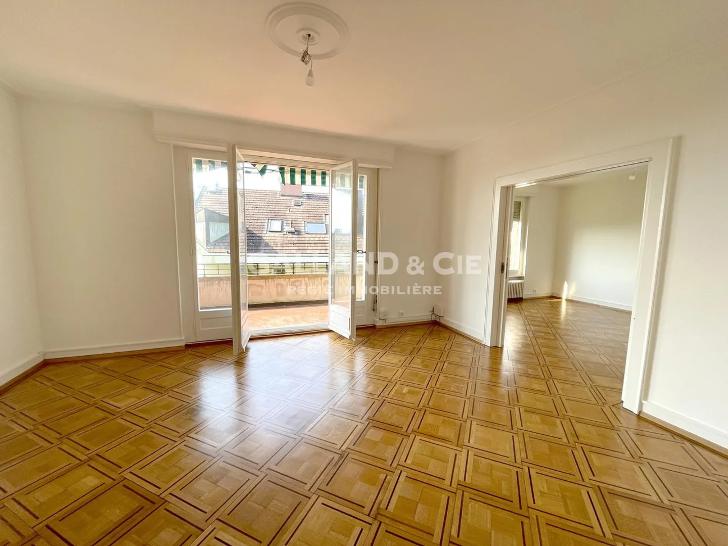 Appartamento di 5 locali al 1° piano con balcone e vista lago. - Foto 4 di 8