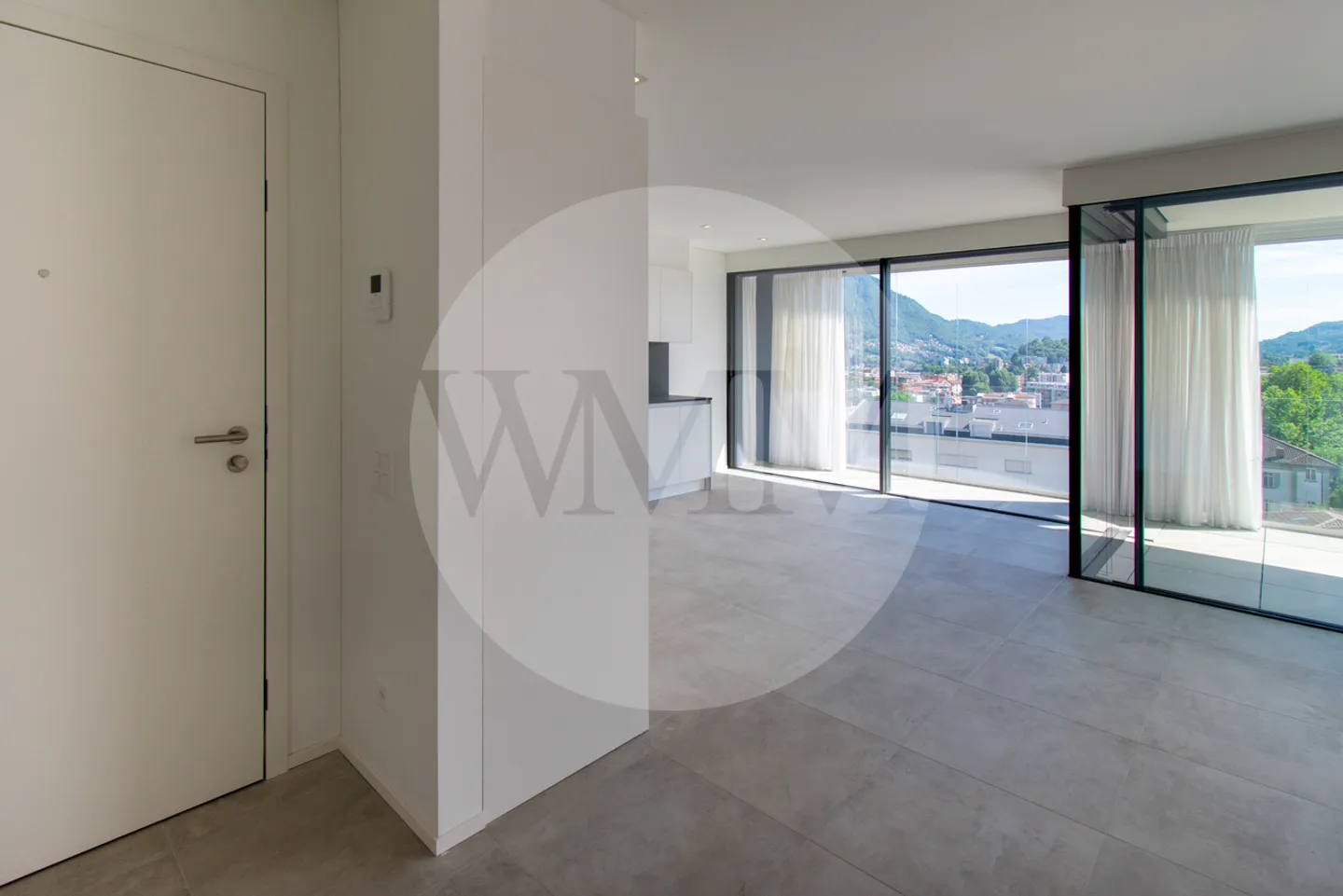 Elegant Apartment with Lake View - Photo 2 of 15