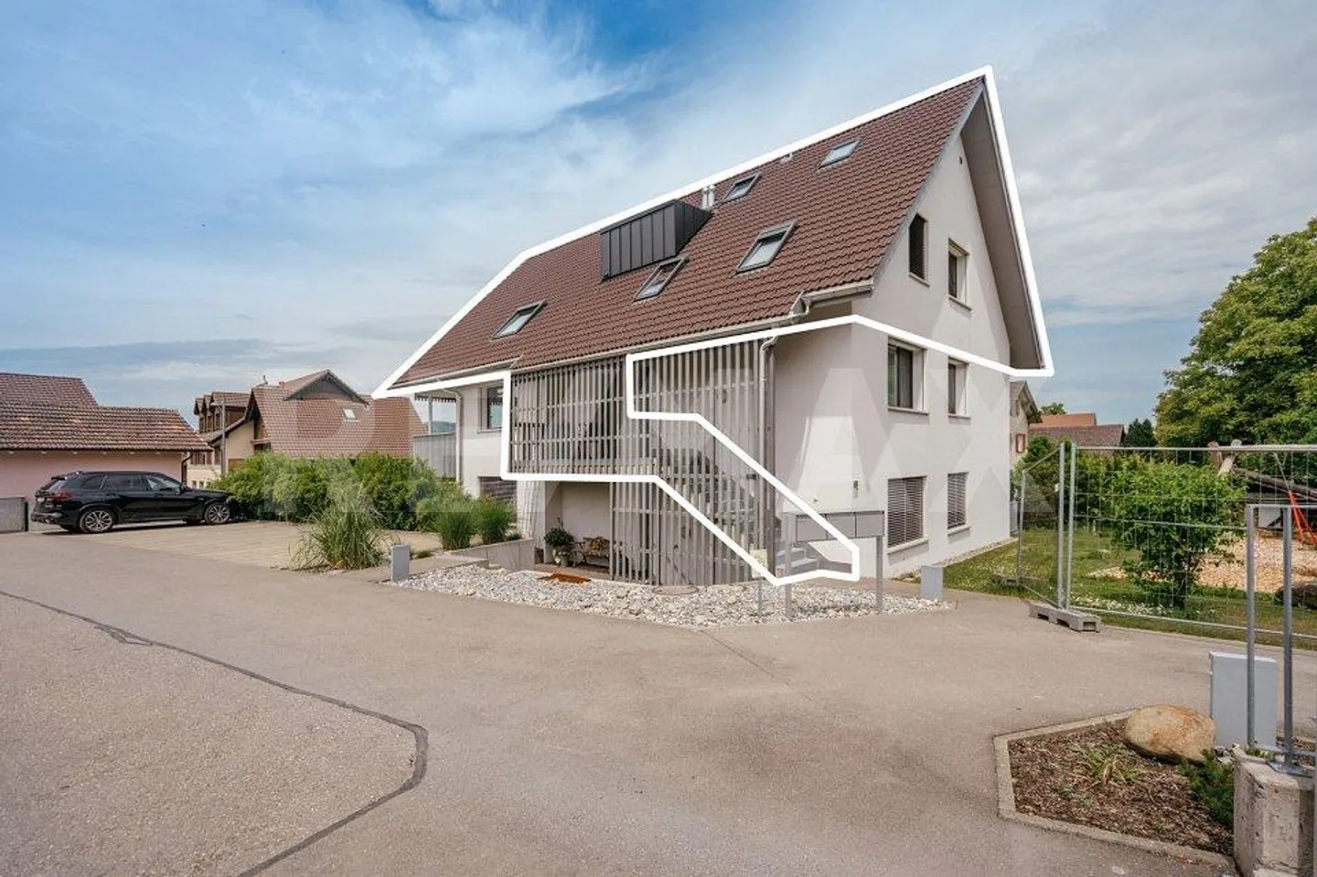 Newly renovated penthouse apartment near Zurich - Photo 2 of 11