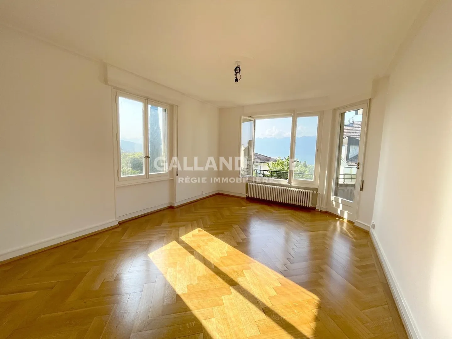 Appartamento di 5 locali al 1° piano con balcone e vista lago. - Foto 6 di 8