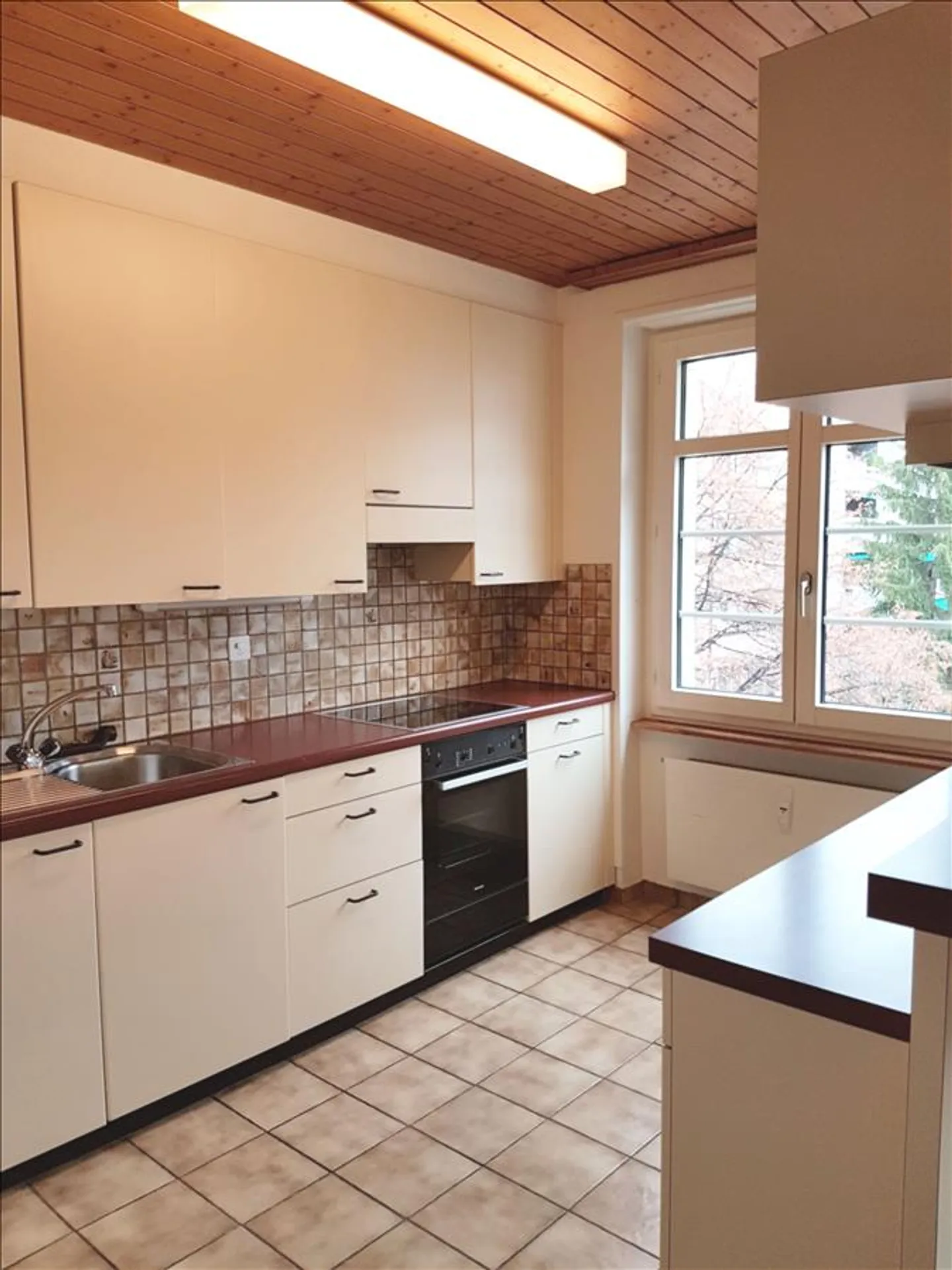 RENT WITHOUT DEPOSIT - Large apartment near fair and train station - Photo 6 of 12