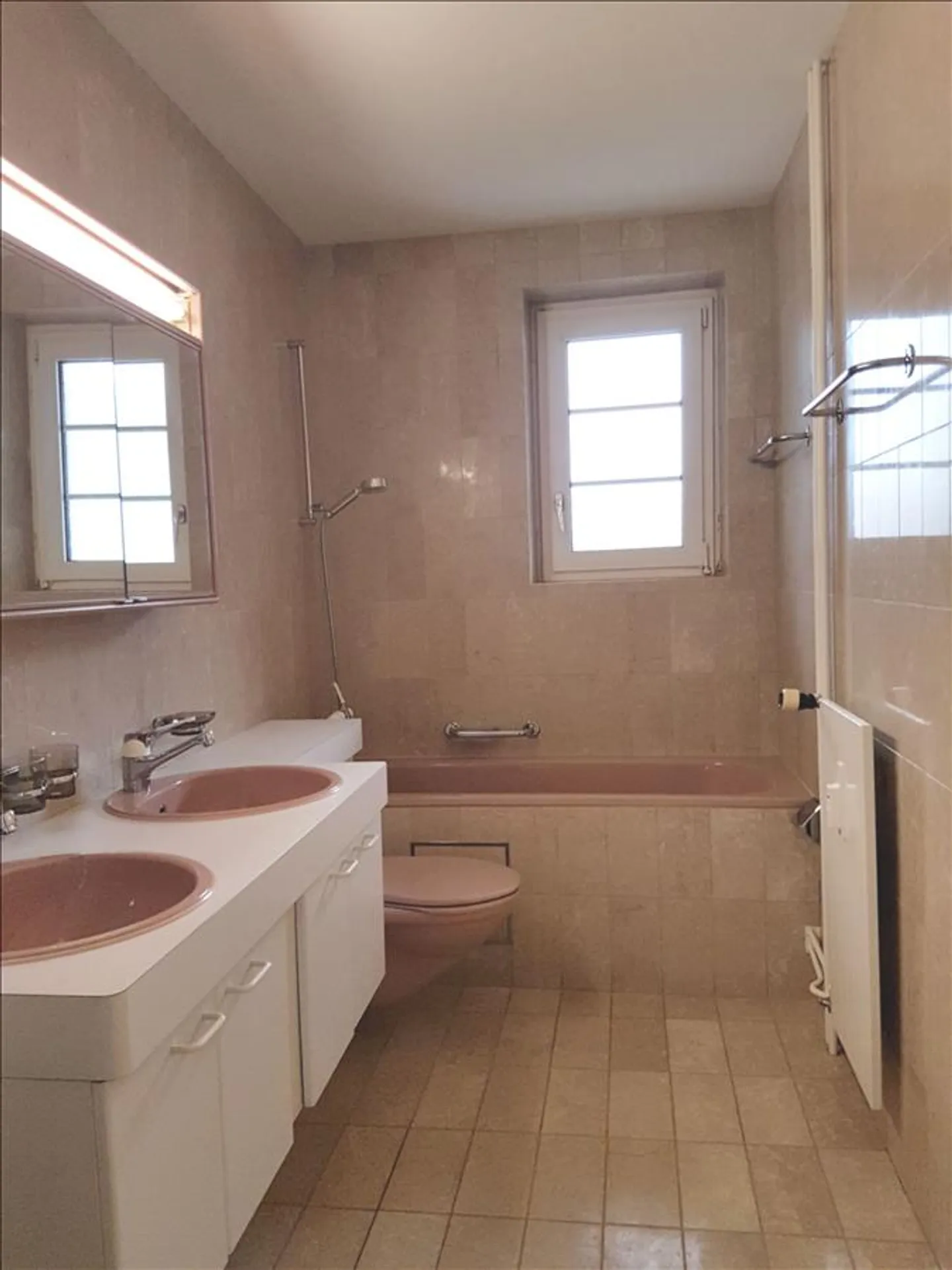 RENT WITHOUT DEPOSIT - Large apartment near fair and train station - Photo 7 of 12