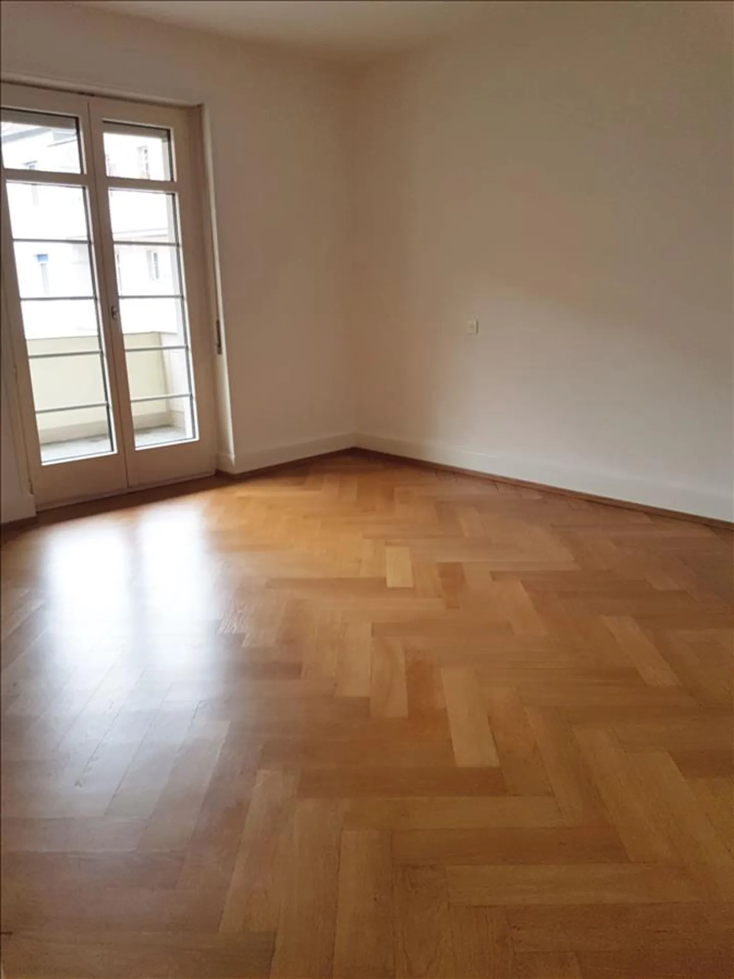 RENT WITHOUT DEPOSIT - Large apartment near fair and train station - Photo 8 of 12