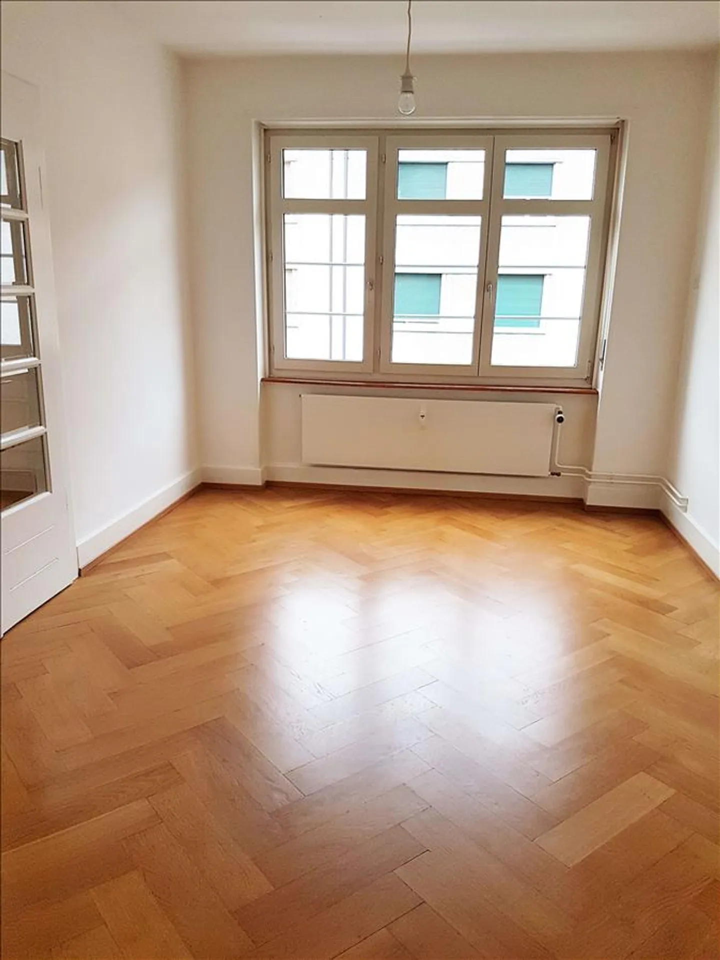 RENT WITHOUT DEPOSIT - Large apartment near fair and train station - Photo 9 of 12