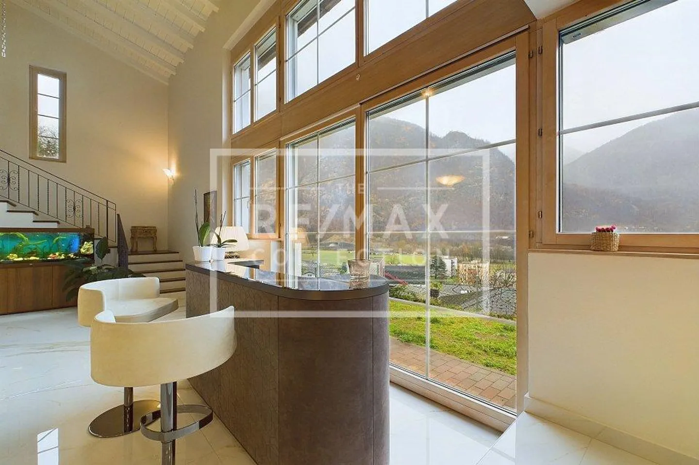 Traumhafte Villa mit Panoramablick in Roveredo, GR - Foto 9 di 13