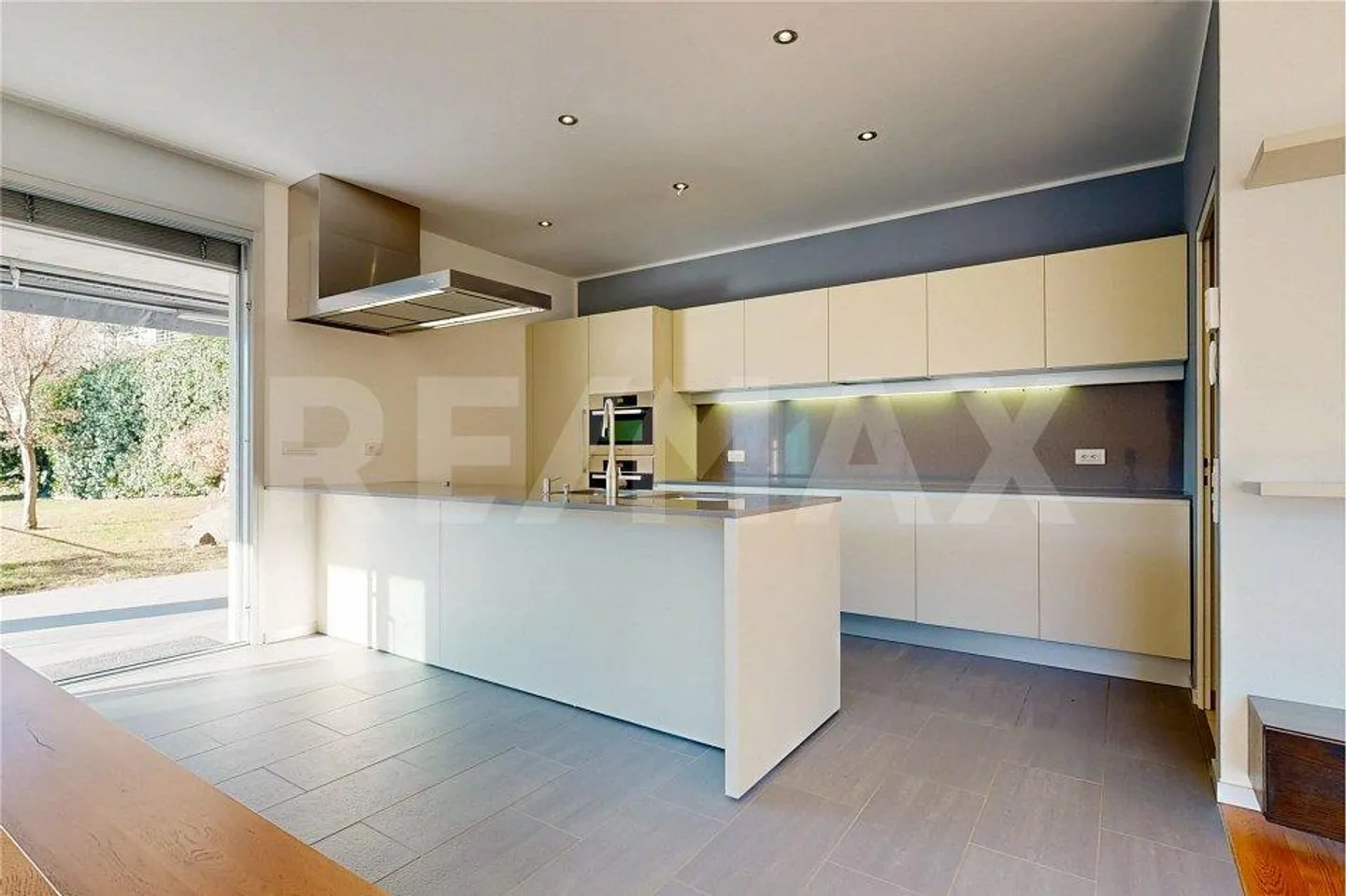 Villa with garden and privacy - Photo 9 of 13