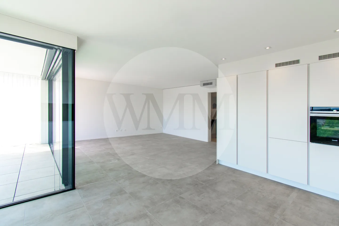 Elegant Apartment with Lake View - Photo 6 of 15