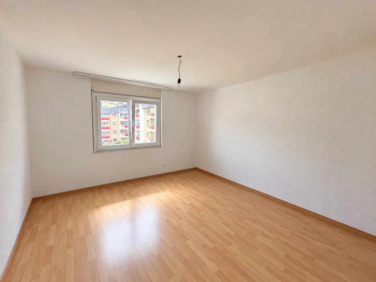 Appartement spacieux avec balcon - Photo 5 sur 8