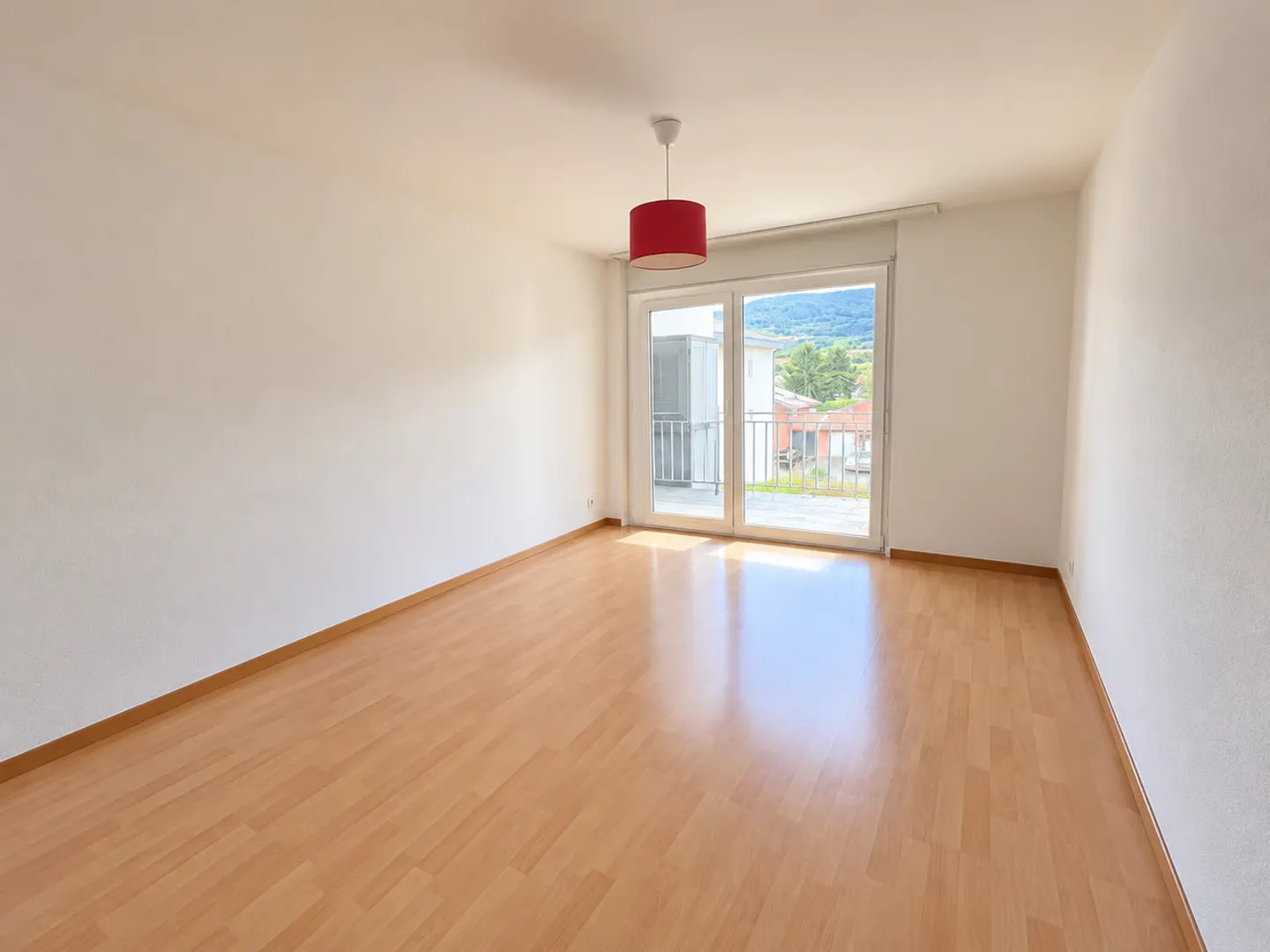 Appartement spacieux avec balcon - Photo 3 sur 8