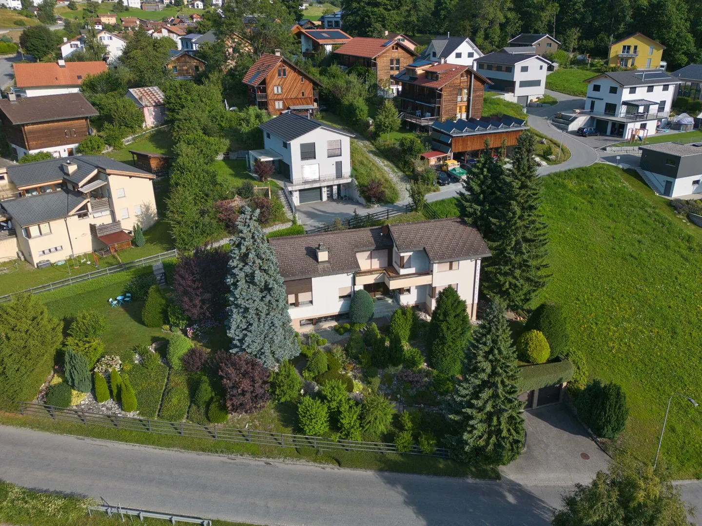 Spacious 6.5-room single-family house with generous garden at Heinzenberg - Photo 1 of 19