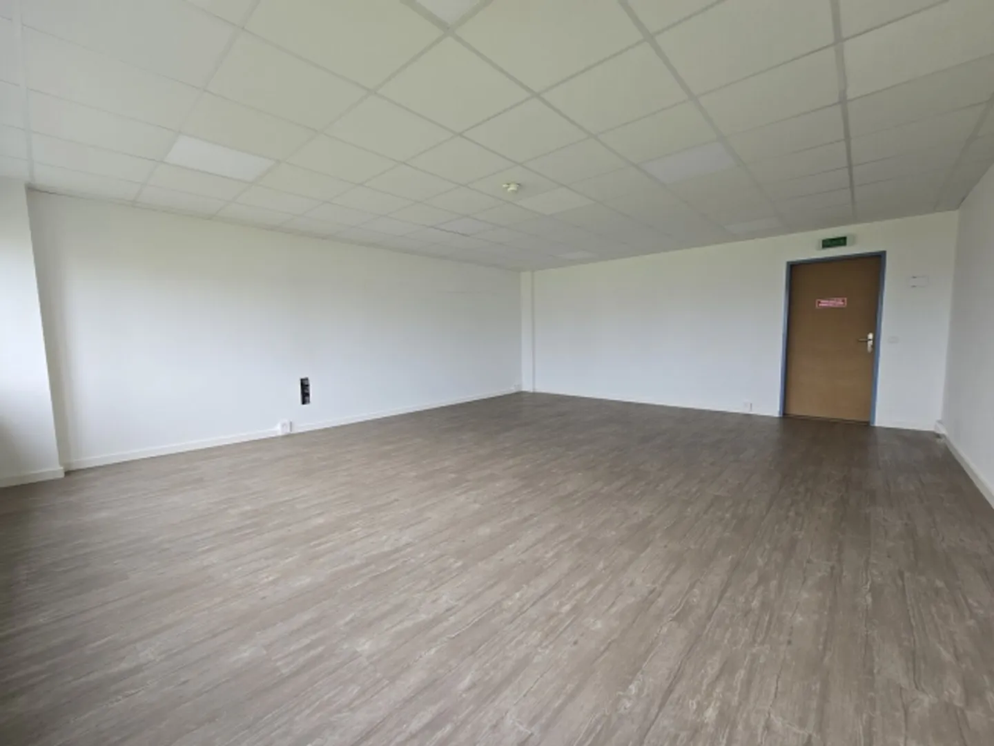 «Bureau de 62m2- Proximité autoroute/gare» - Photo 3 sur 5