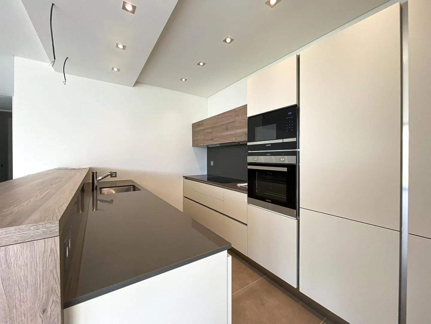 Modern apartment 3.5 rooms in Comano - Photo 2 of 5