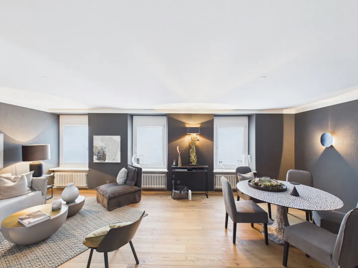 Stylish Residential and Commercial Building in Olten – Living, Working & Development Potential - Photo 1 of 10