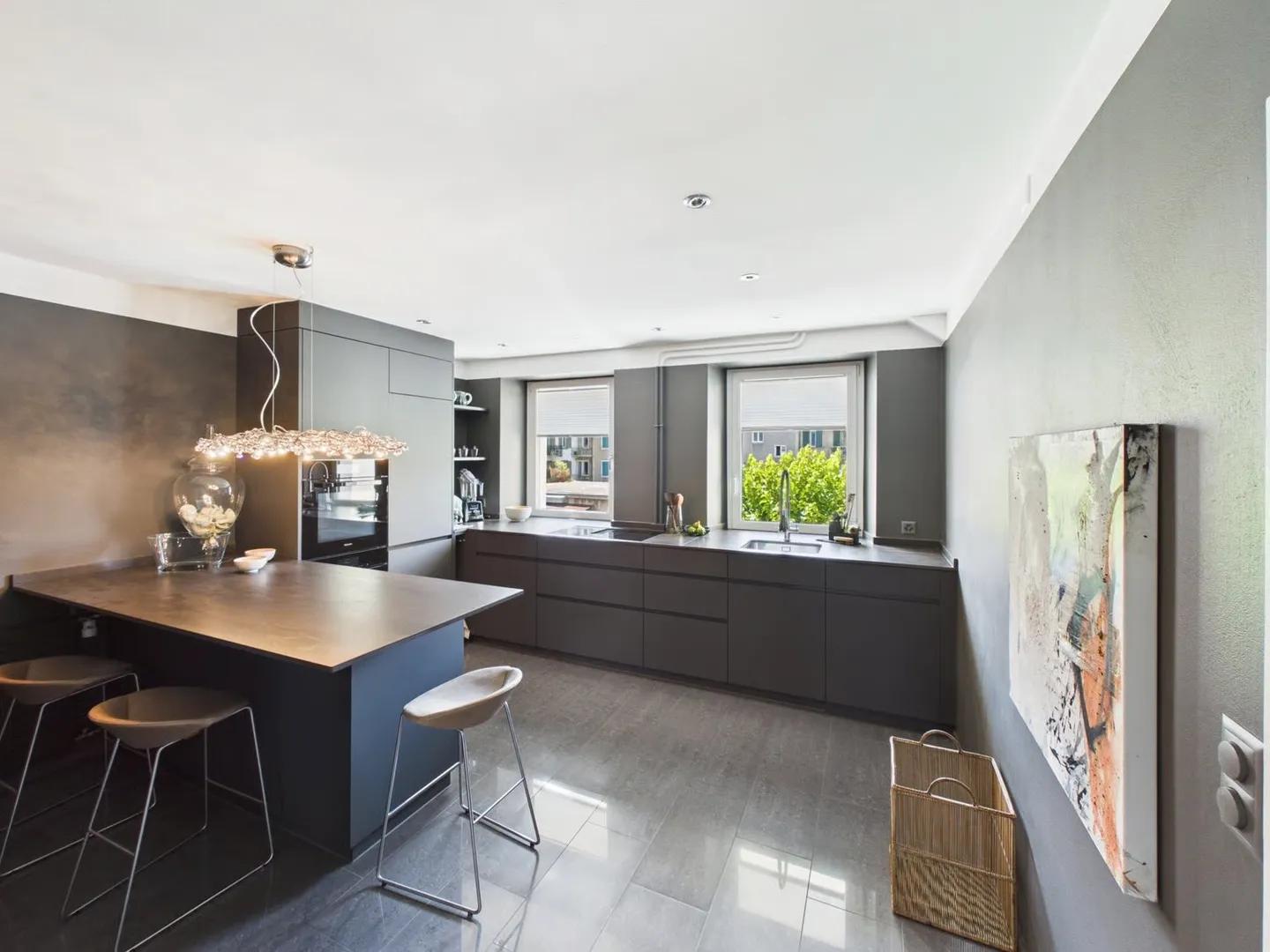 Stylish Residential and Commercial Building in Olten – Living, Working & Development Potential - Photo 5 of 10
