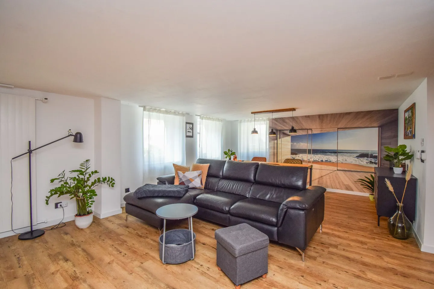 Modern 8.5-room single-family house with high-quality expansion and sustainable technology - Photo 6 of 23