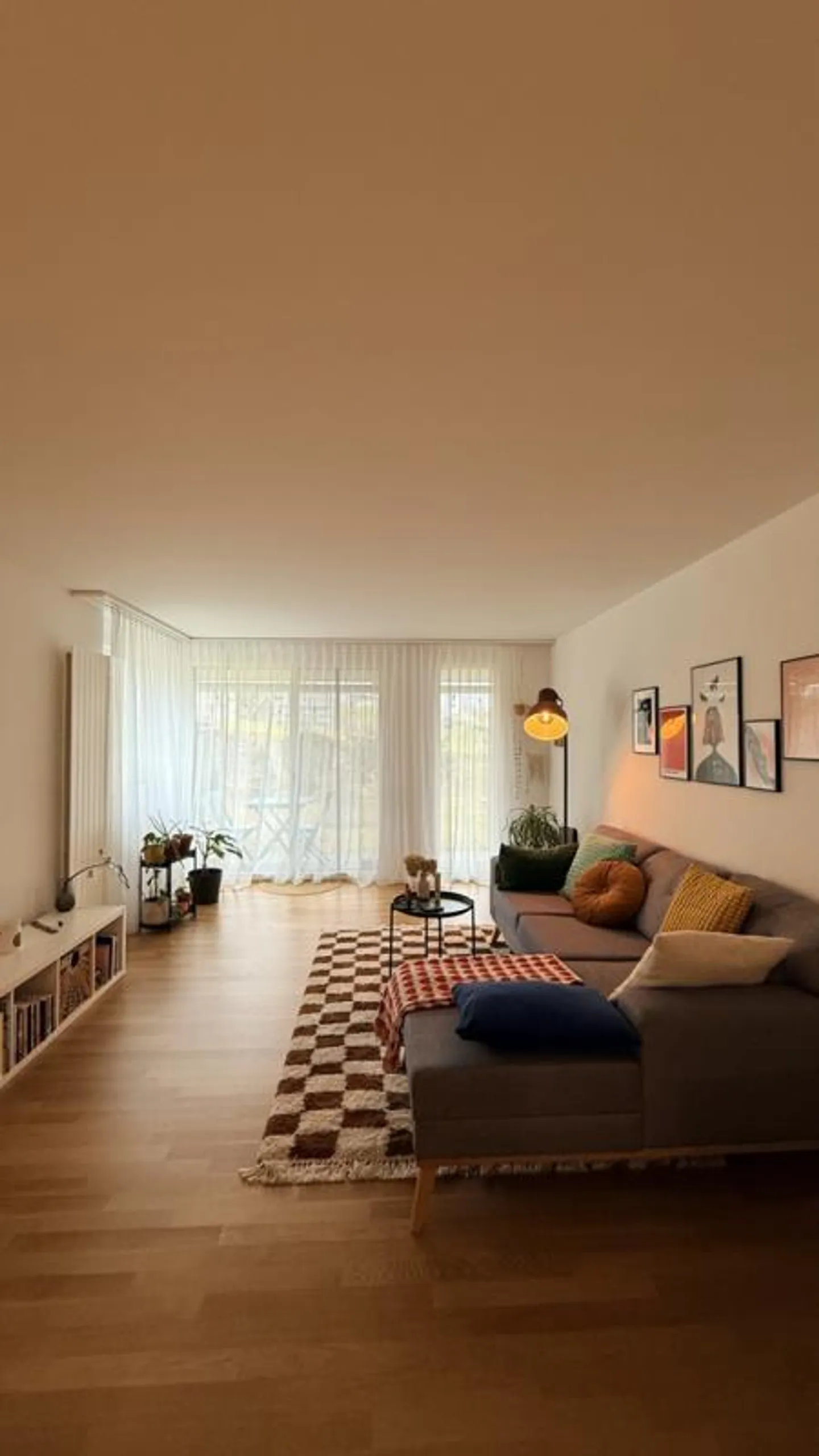 Bright, city-close apartment - Photo 2 of 5