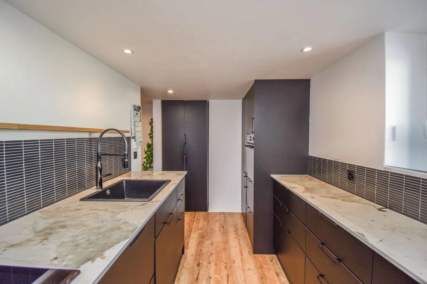Modern 8.5-room single-family house with high-quality expansion and sustainable technology - Photo 8 of 23