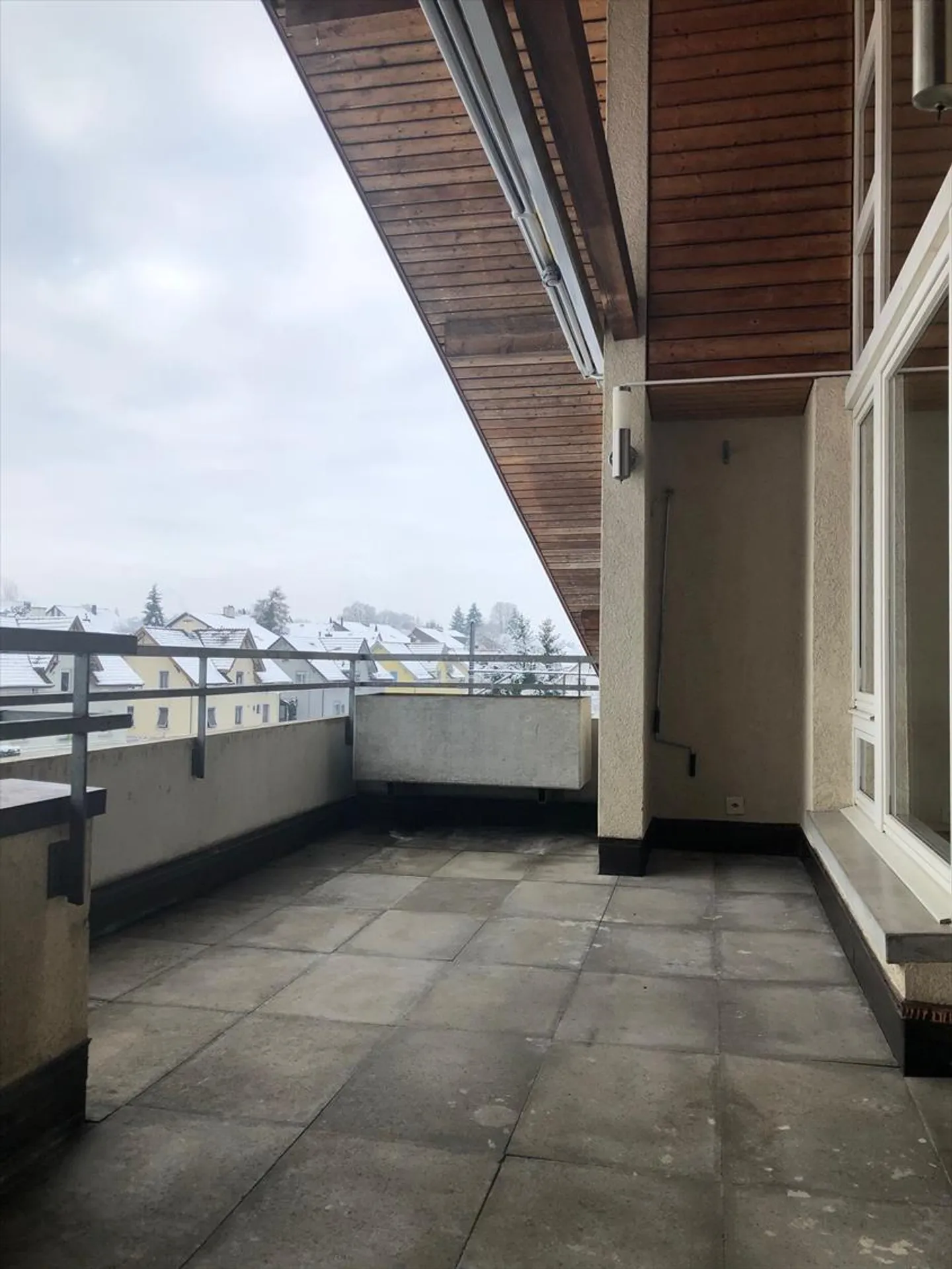 Grand appartement mansardé - Photo 2 sur 9