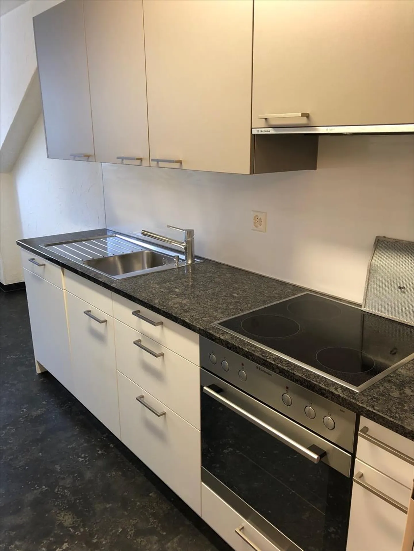 Grand appartement mansardé - Photo 4 sur 9