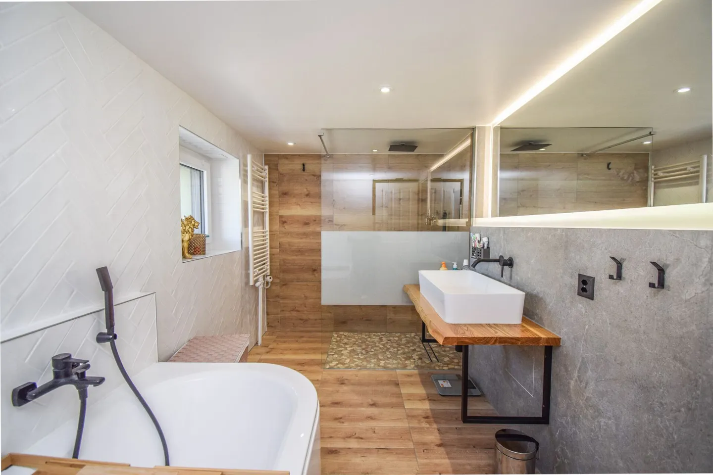 Modern 8.5-room single-family house with high-quality expansion and sustainable technology - Photo 17 of 23