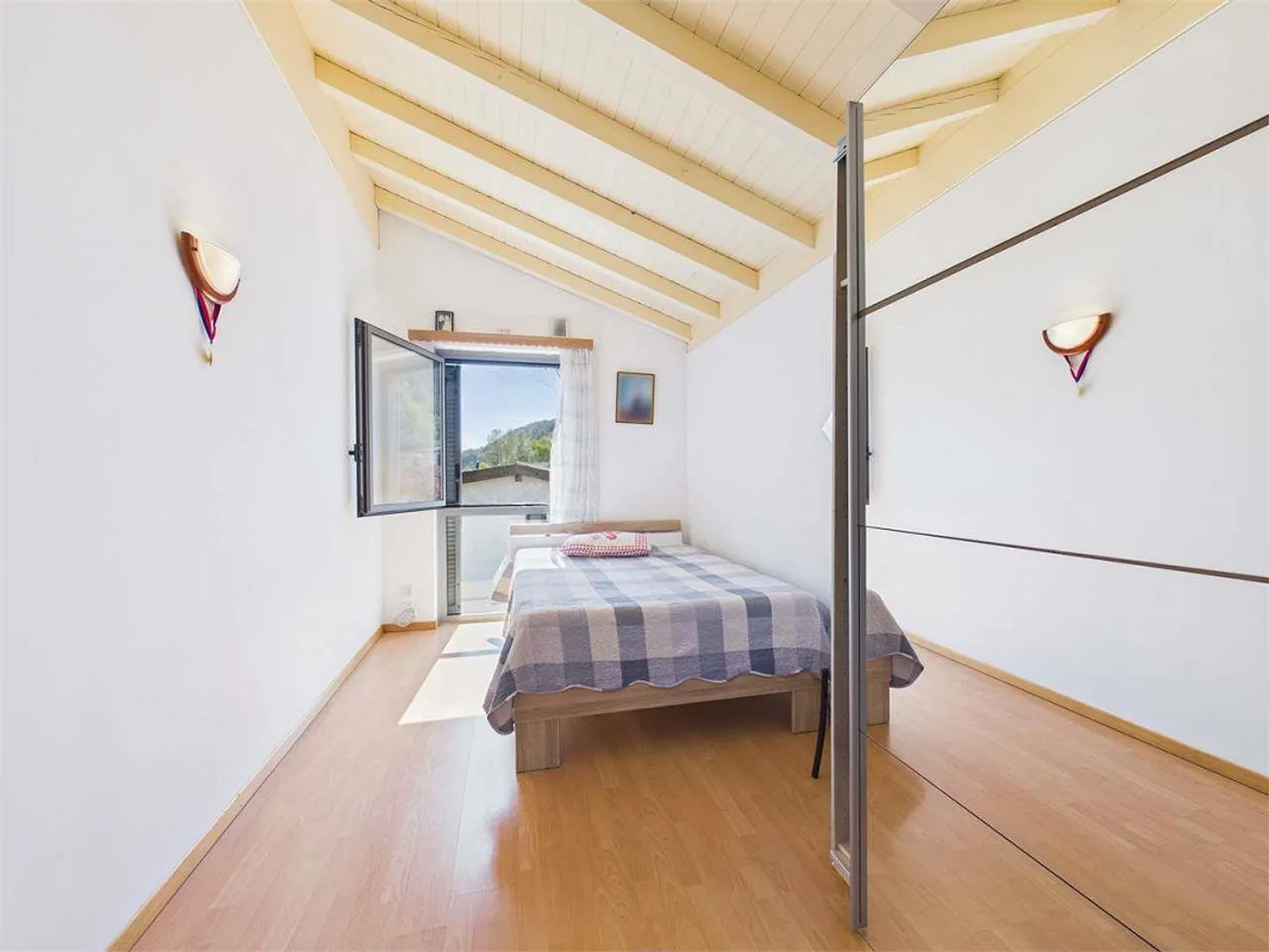 Helles Reihenhaus mit Garten - Foto 9 von 13