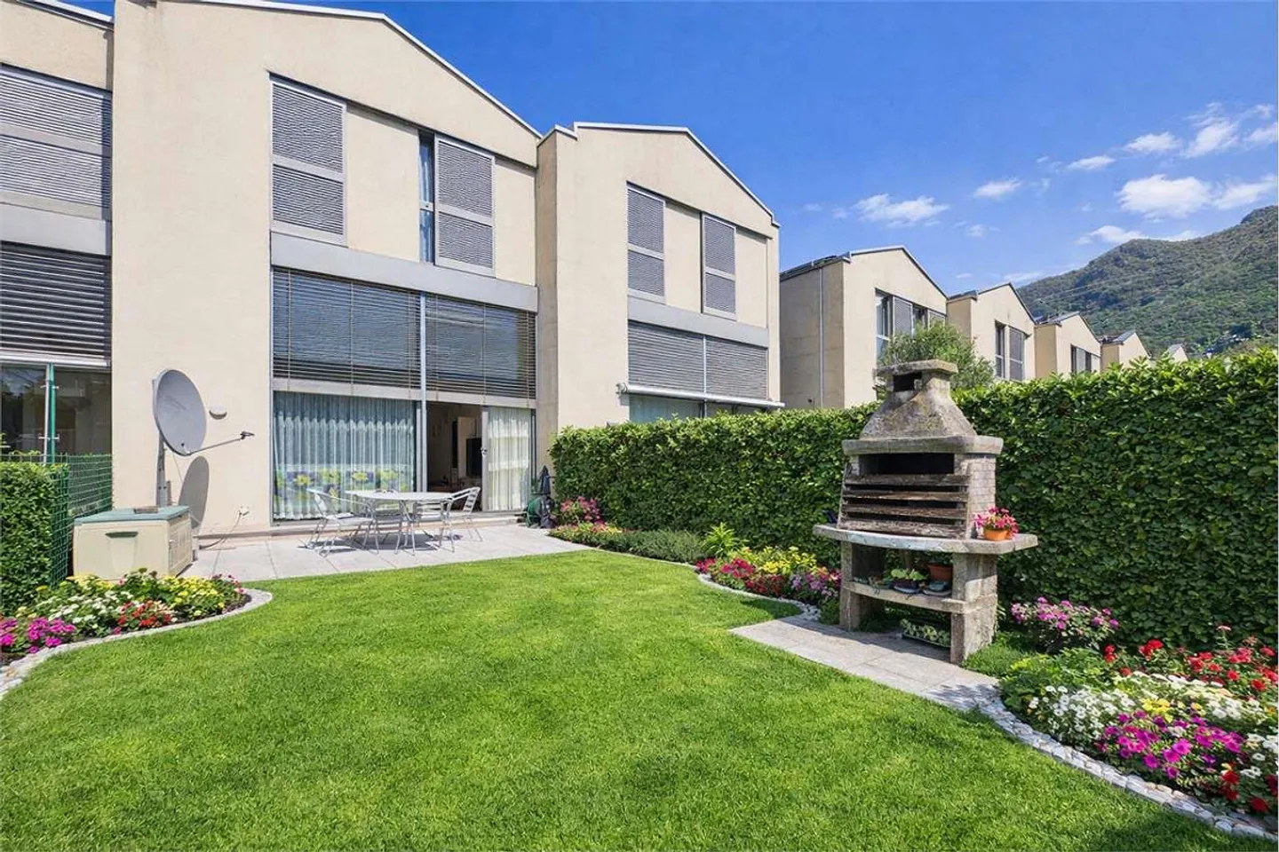 Helles Reihenhaus mit Garten - Foto 1 von 13