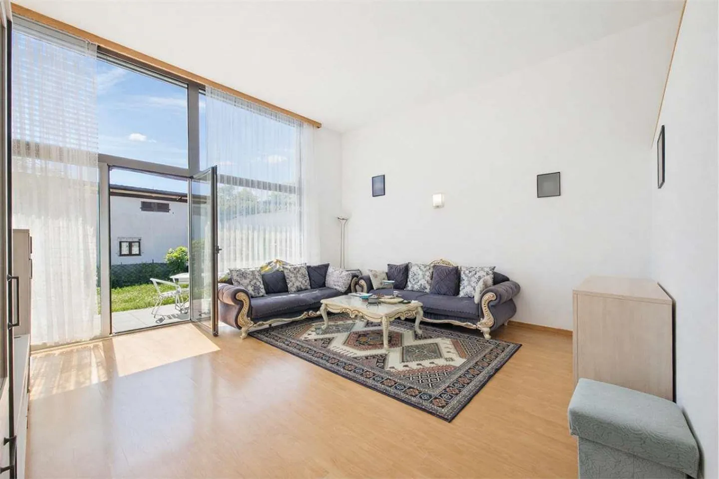 Helles Reihenhaus mit Garten - Foto 2 von 13