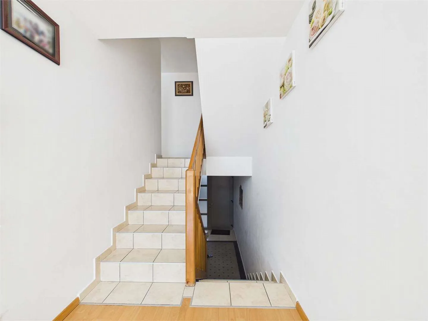 Helles Reihenhaus mit Garten - Foto 4 von 13