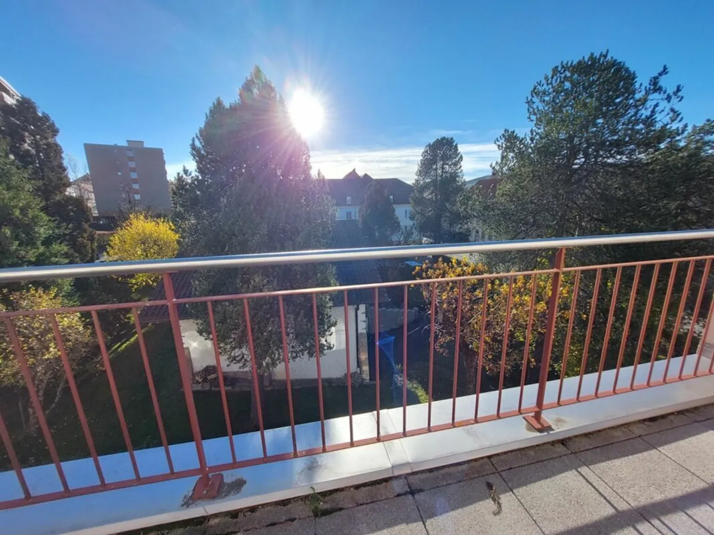 Superbe appartement avec spacieuse terrasse et vue sur le lac - Photo 2 sur 12