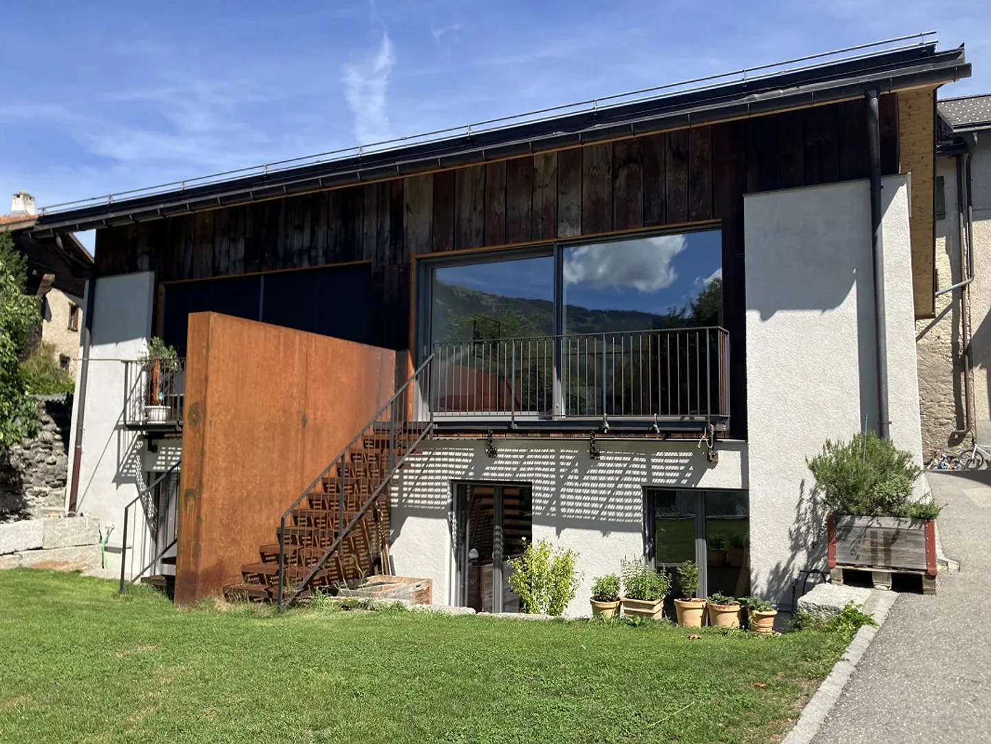 Appartamento moderno di 4,5 stanze in fienile ristrutturato - Foto 1 di 10
