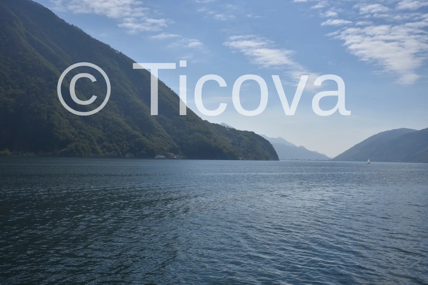 Propriété d'investissement au bord du lac - Photo 1 sur 13