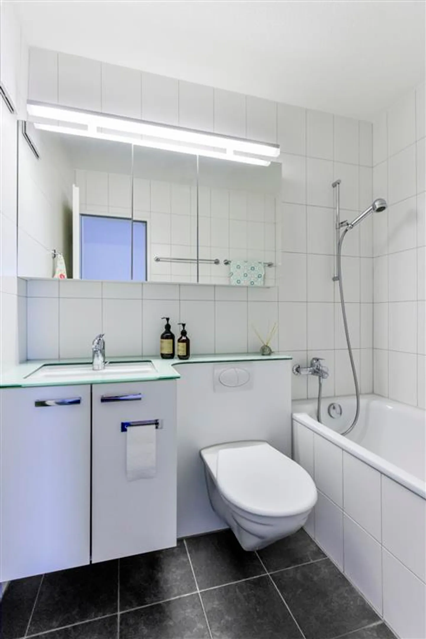 Apartment for rent - Photo 4 of 7