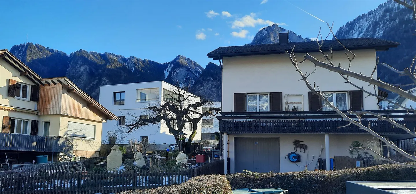 Appartement 4.5 pièces dans une maison bifamiliale avec espace jardin, ZEV - Photo 2 sur 24