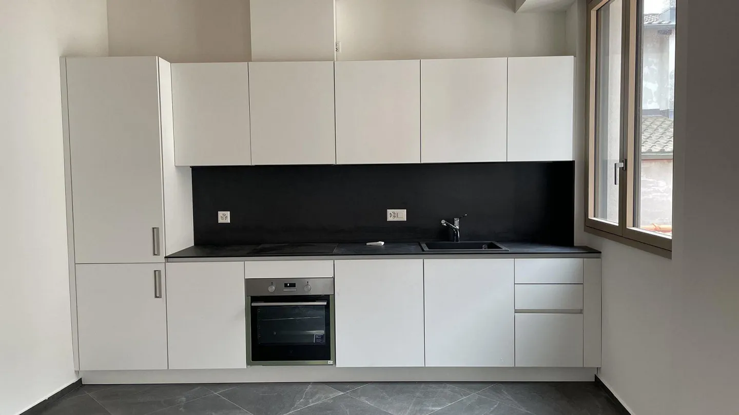 Appartamento ristrutturato con vista lago - Foto 4 di 12
