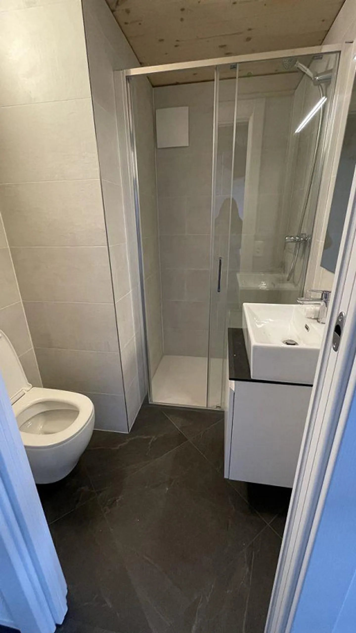 Appartamento ristrutturato con vista lago - Foto 6 di 12