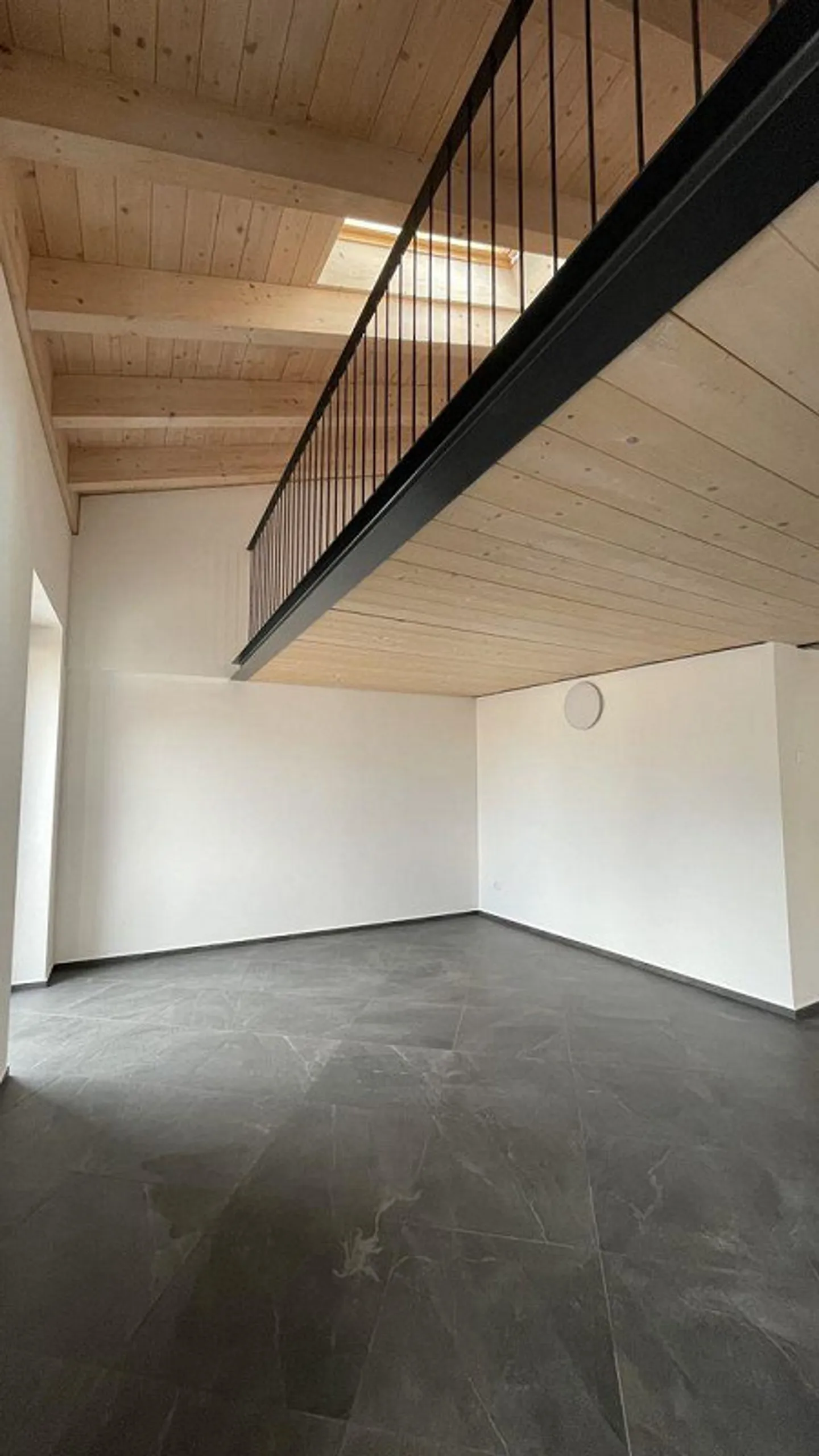 Appartamento ristrutturato con vista lago - Foto 2 di 12