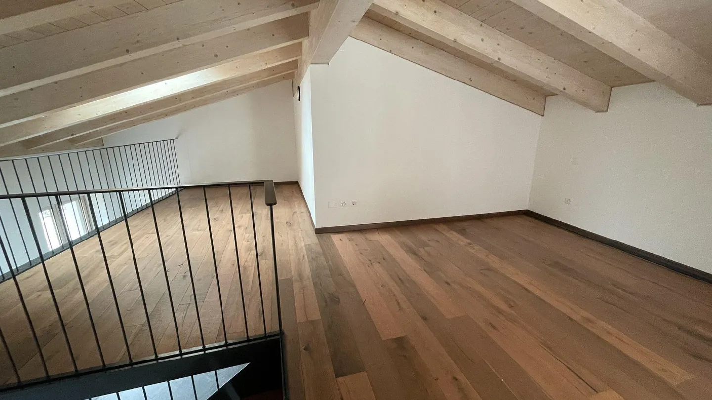 Appartamento ristrutturato con vista lago - Foto 7 di 12