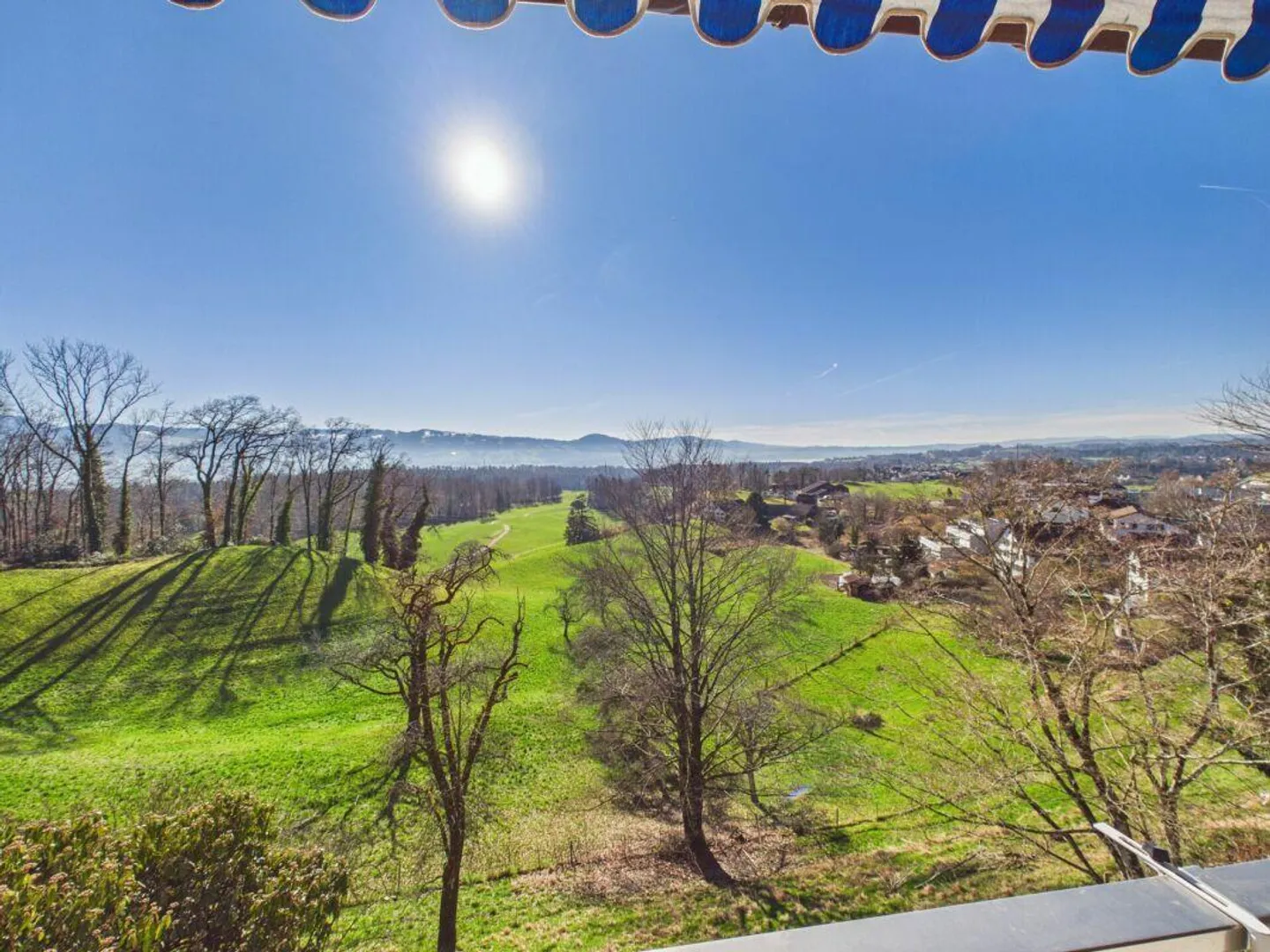 Modernes Einfamilienhaus mit Aussicht - Foto 1 von 7